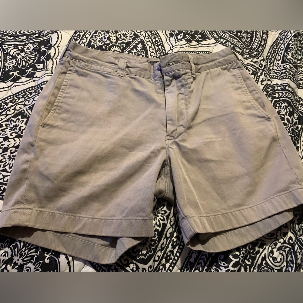 EUC J Crew Stanton version shorts 29” waist 5” inseam khaki color with pockets